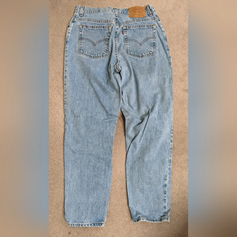 Vintage ladies Levi mom jeans 550s, tapered leg, as new 14, light wash